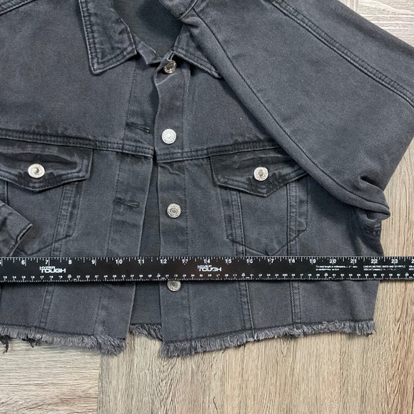 SHEIN Cropped Denim Jacket Womens‎ XS Black Frayed Raw Hem Distressed Moto Boho - Picture 4 of 5